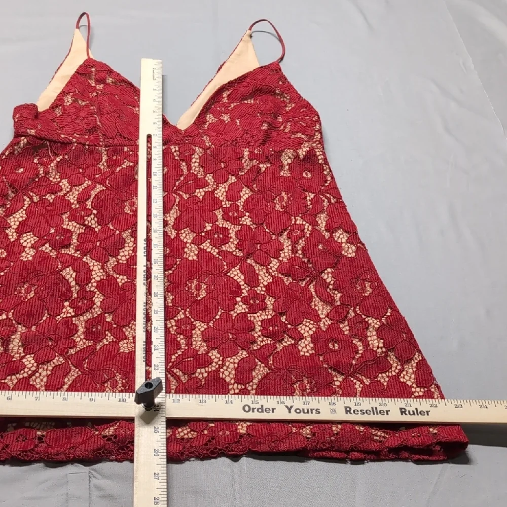 Burgundy Red Floral Lace V-Neck Camisole Spaghetti‎ Strap Lined Tank Top